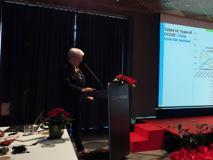 José VAHL, Managing Director, presenting research findings